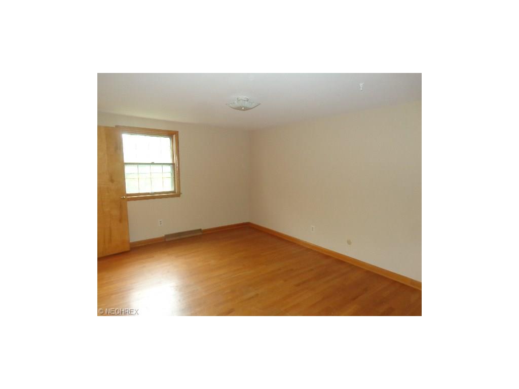 For Sale: 681 Forest Ridge Dr Youngstown, OH 44512