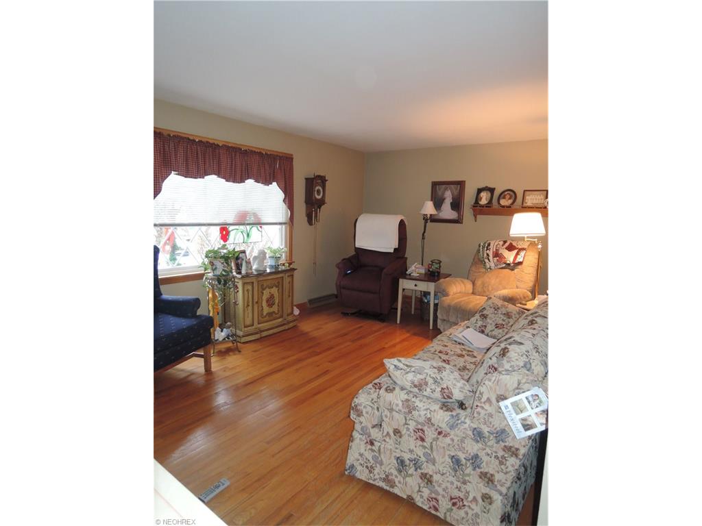 2390 Venloe Dr, Youngstown OH 44514