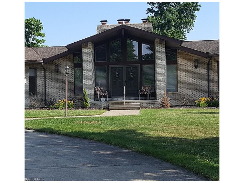 For Sale: 5407 S Saratoga Ave S Youngstown, OH 44515