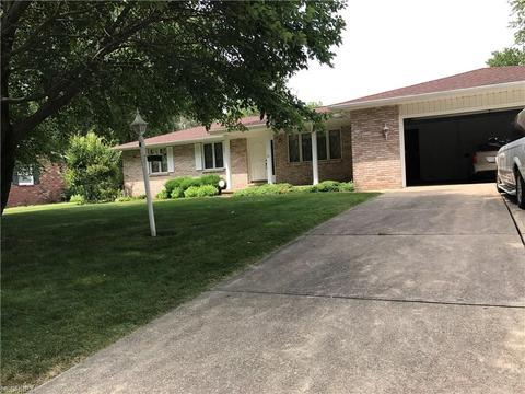 5087 Glenoak Dr NE