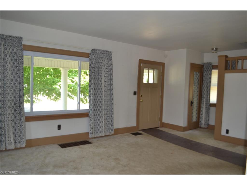 For Sale: 122 Pennsylvania Ave Louisville, OH 44641
