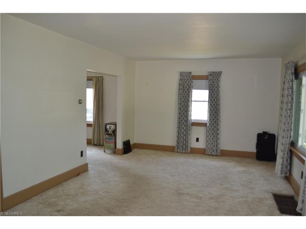 For Sale: 122 Pennsylvania Ave Louisville, OH 44641