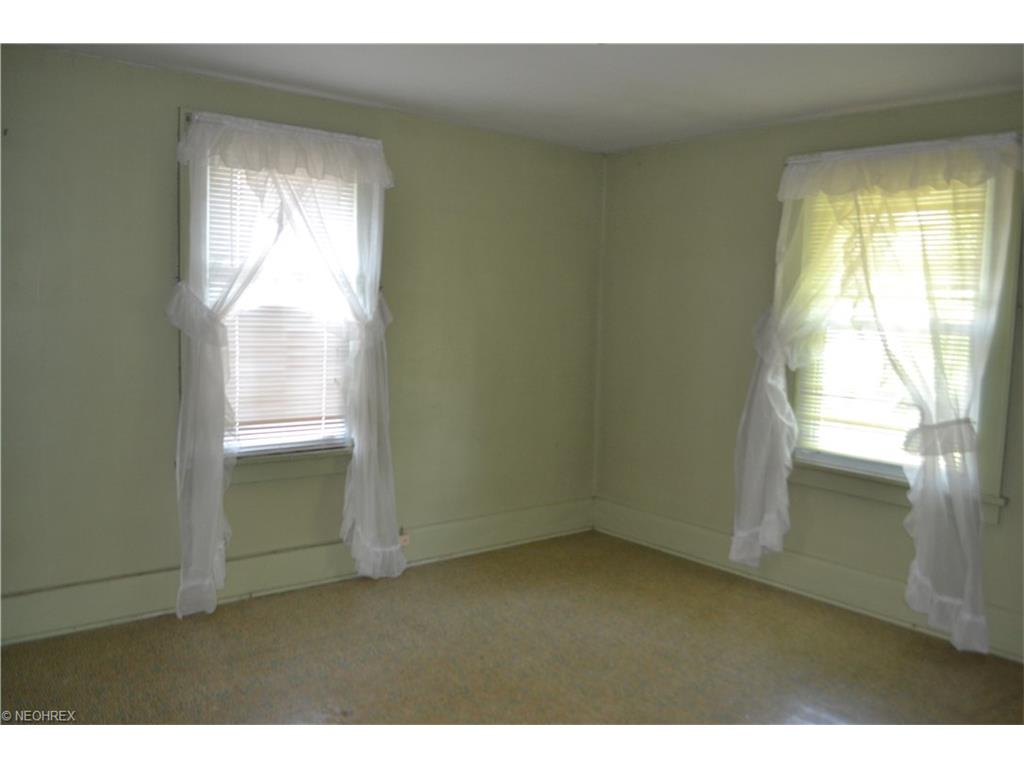 For Sale: 122 Pennsylvania Ave Louisville, OH 44641