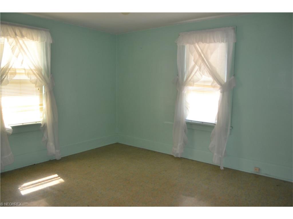 For Sale: 122 Pennsylvania Ave Louisville, OH 44641