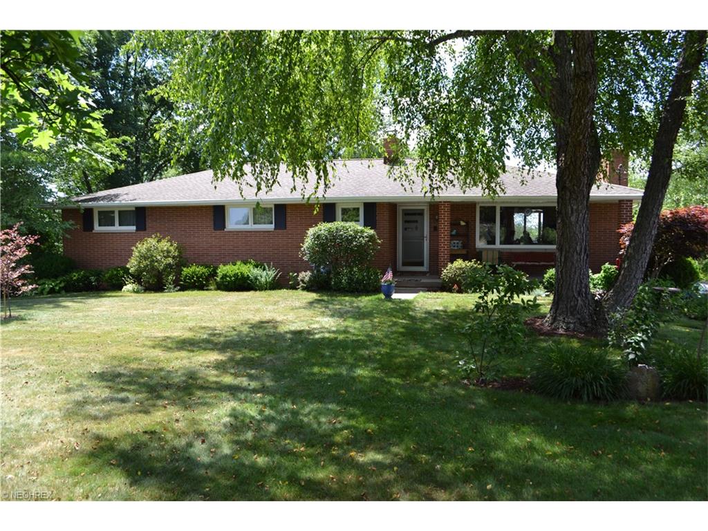 For Sale: 1731 S Chapel St Louisville, OH 44641