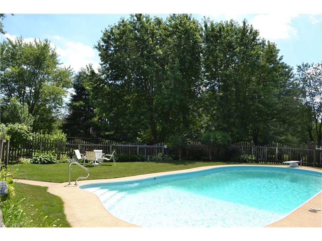 For Sale: 1731 S Chapel St Louisville, OH 44641