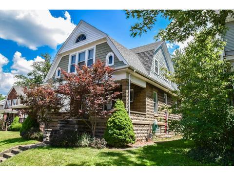 854 Matthias Ave NE