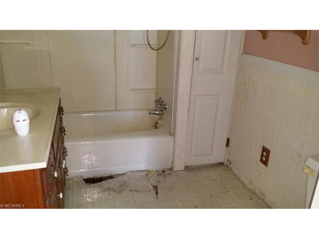 For Sale: 3004 Rexdale St SW Canton, OH 44706