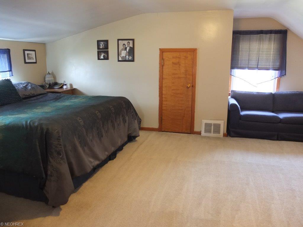 For Sale: 4220 3rd St NW Canton, OH 44708