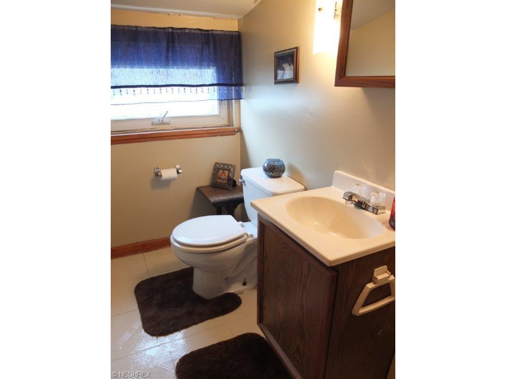 For Sale: 4220 3rd St NW Canton, OH 44708