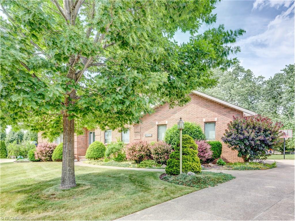 For Sale: 3388 Stratham Cir NW Canton, OH 44708