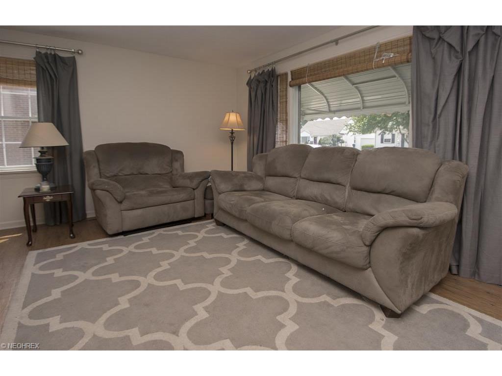 For Sale: 3037 Helen Pl NW Canton, OH 44708