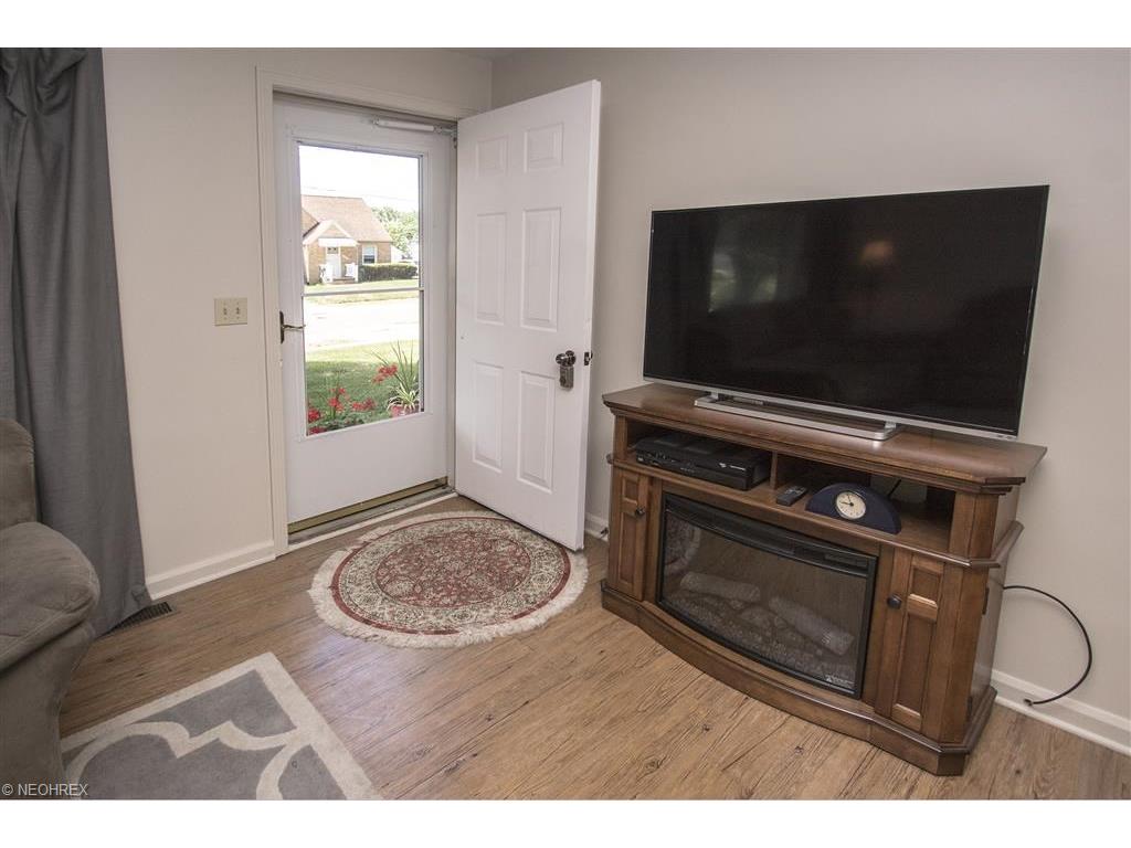 For Sale: 3037 Helen Pl NW Canton, OH 44708