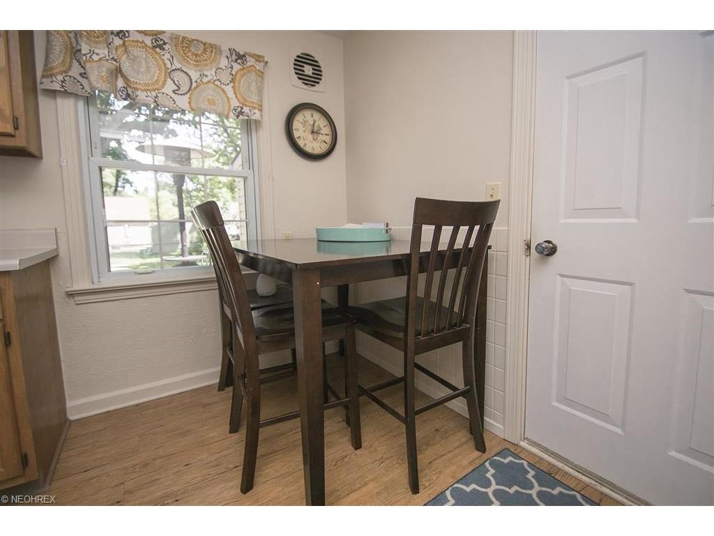 For Sale: 3037 Helen Pl NW Canton, OH 44708