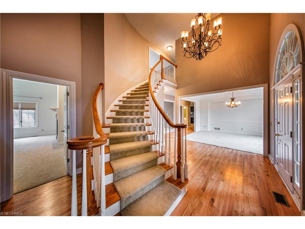 3904 Telford Dr NW, Canton OH 44718