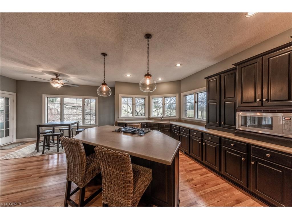 3904 Telford Dr NW, Canton OH 44718