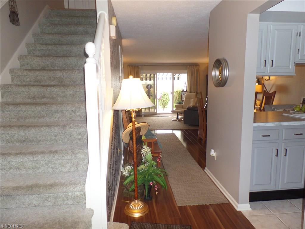 4606 Pinewood Dr #APT 215, Sandusky OH 44870