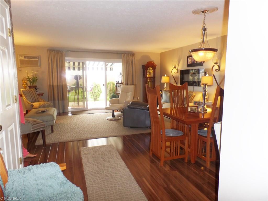 4606 Pinewood Dr #APT 215, Sandusky OH 44870