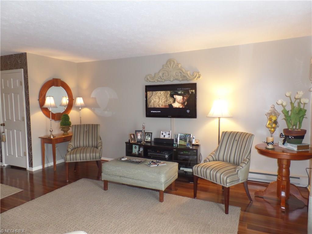 4606 Pinewood Dr #APT 215, Sandusky OH 44870