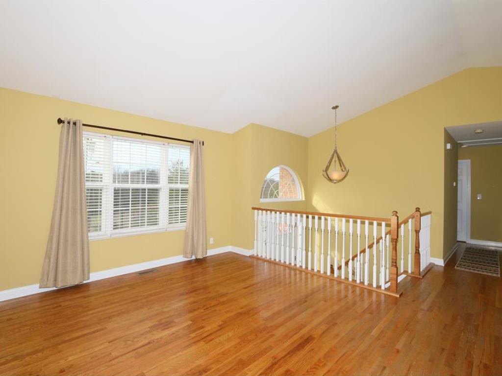 82 E Main St