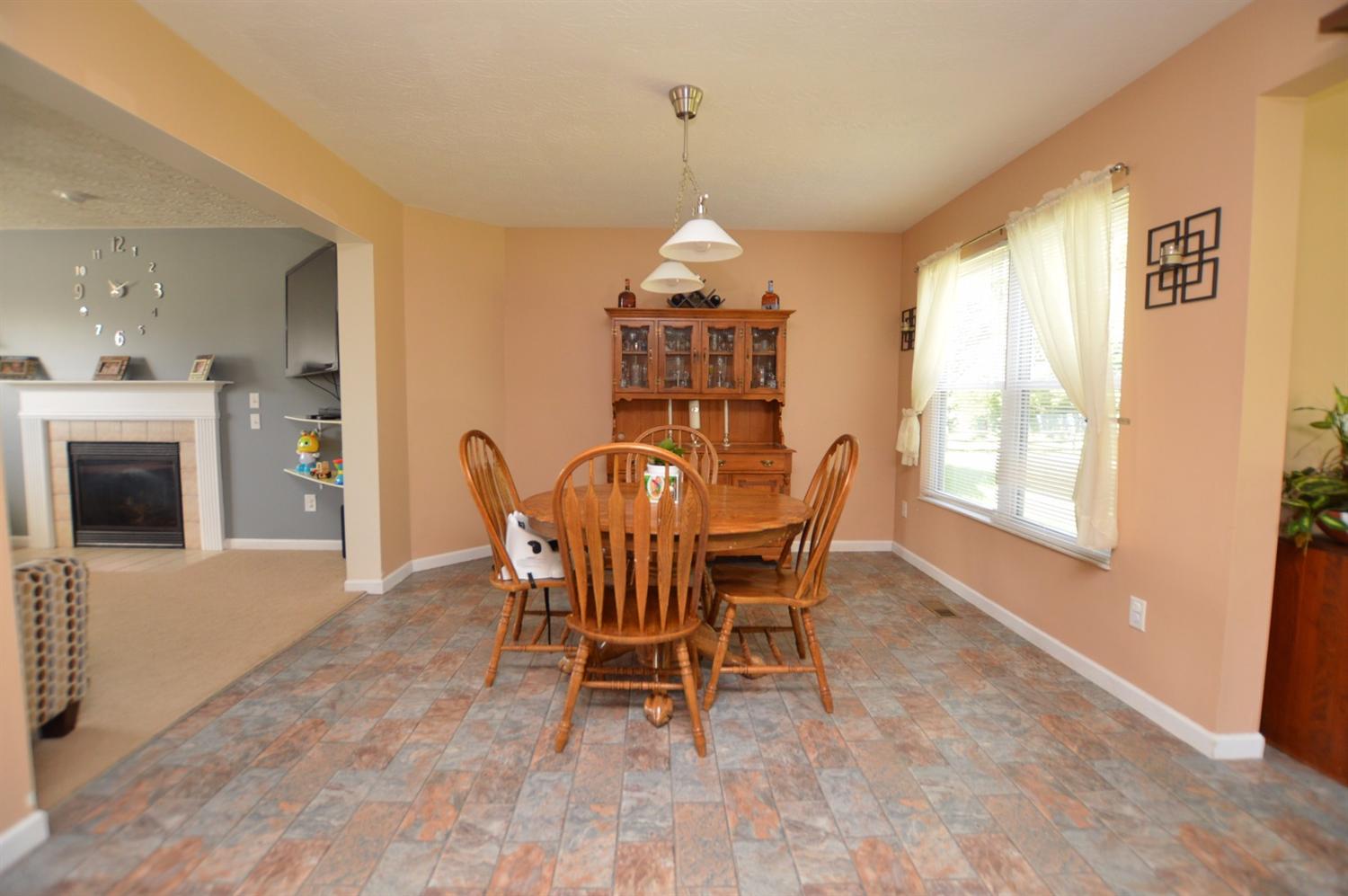 For Sale: 7649 Mourning Dove Ln Hamilton, OH 45011