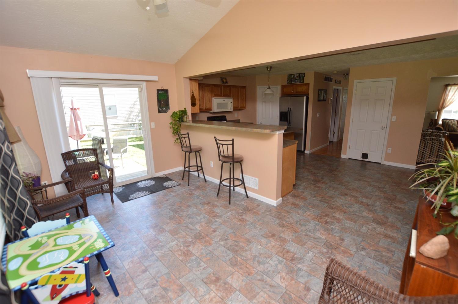 For Sale: 7649 Mourning Dove Ln Hamilton, OH 45011