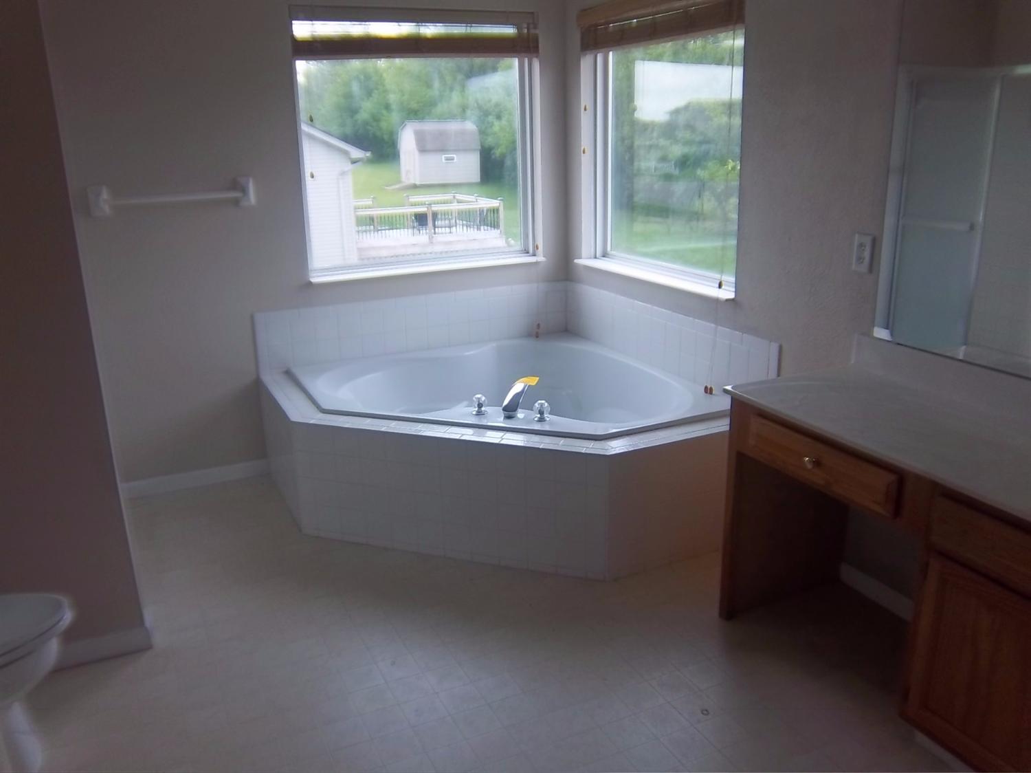 For Sale: 5710 Sebastian Ln Hamilton, OH 45011