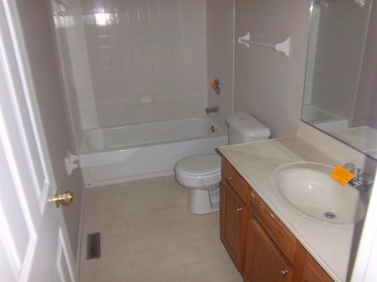 For Sale: 5710 Sebastian Ln Hamilton, OH 45011