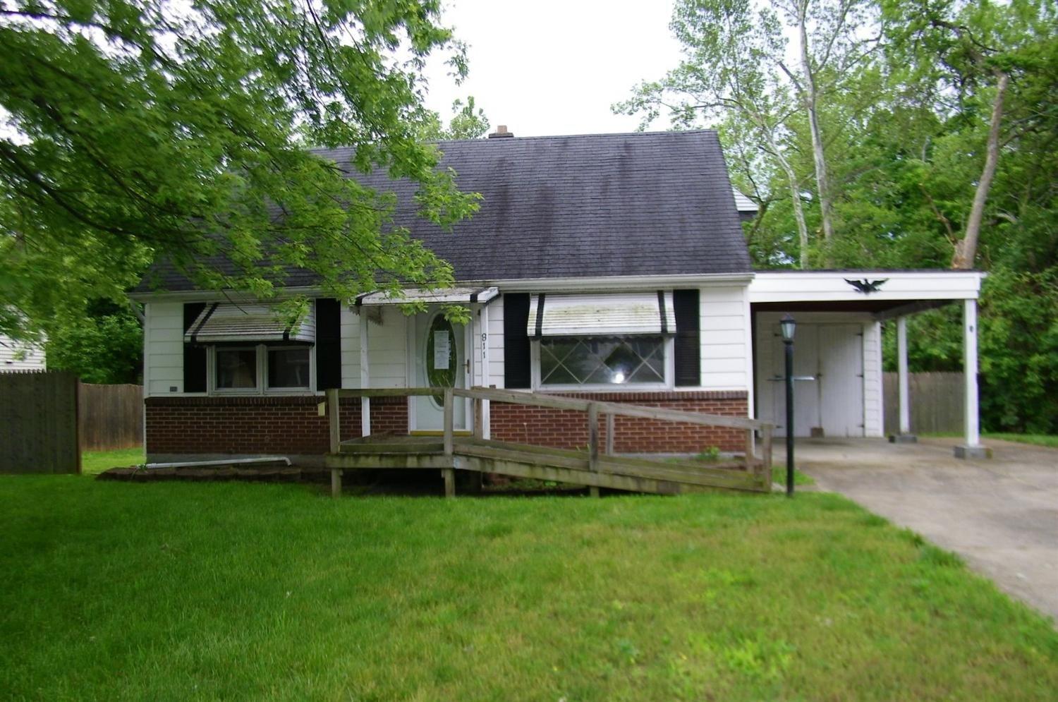 For Sale: 811 Springvale Dr Hamilton, OH 45013