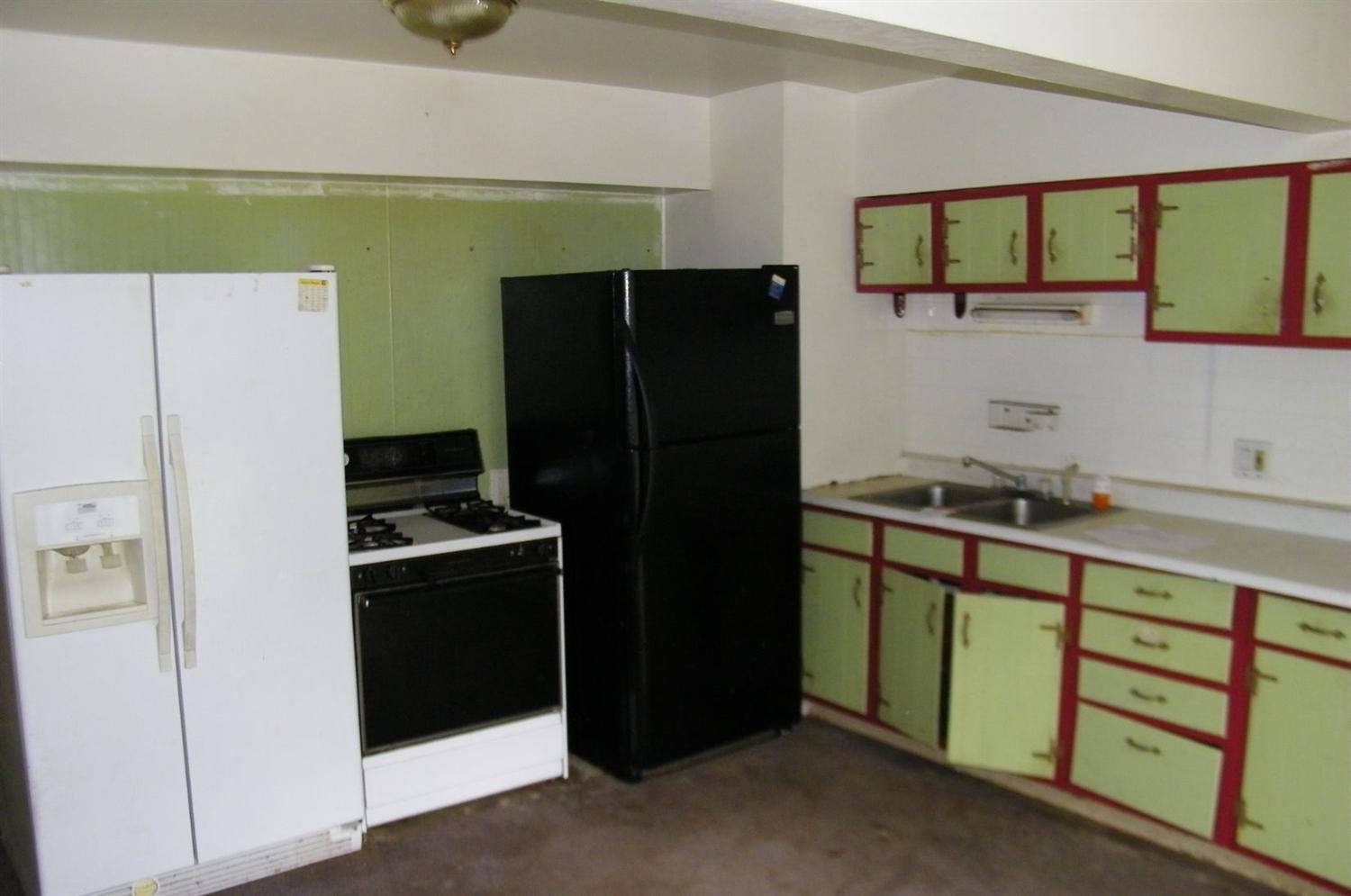 For Sale: 811 Springvale Dr Hamilton, OH 45013