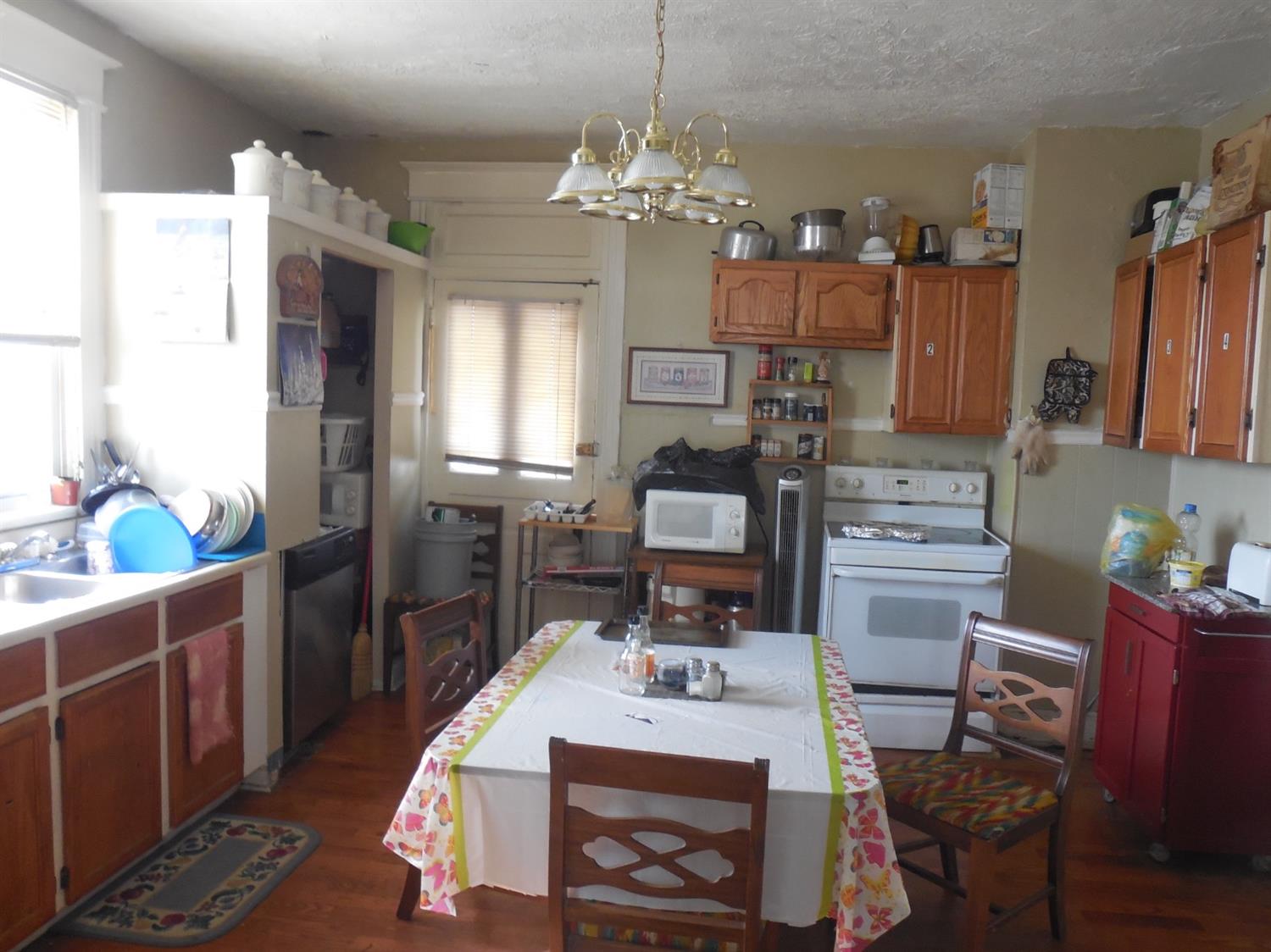 1306 Carver Pl