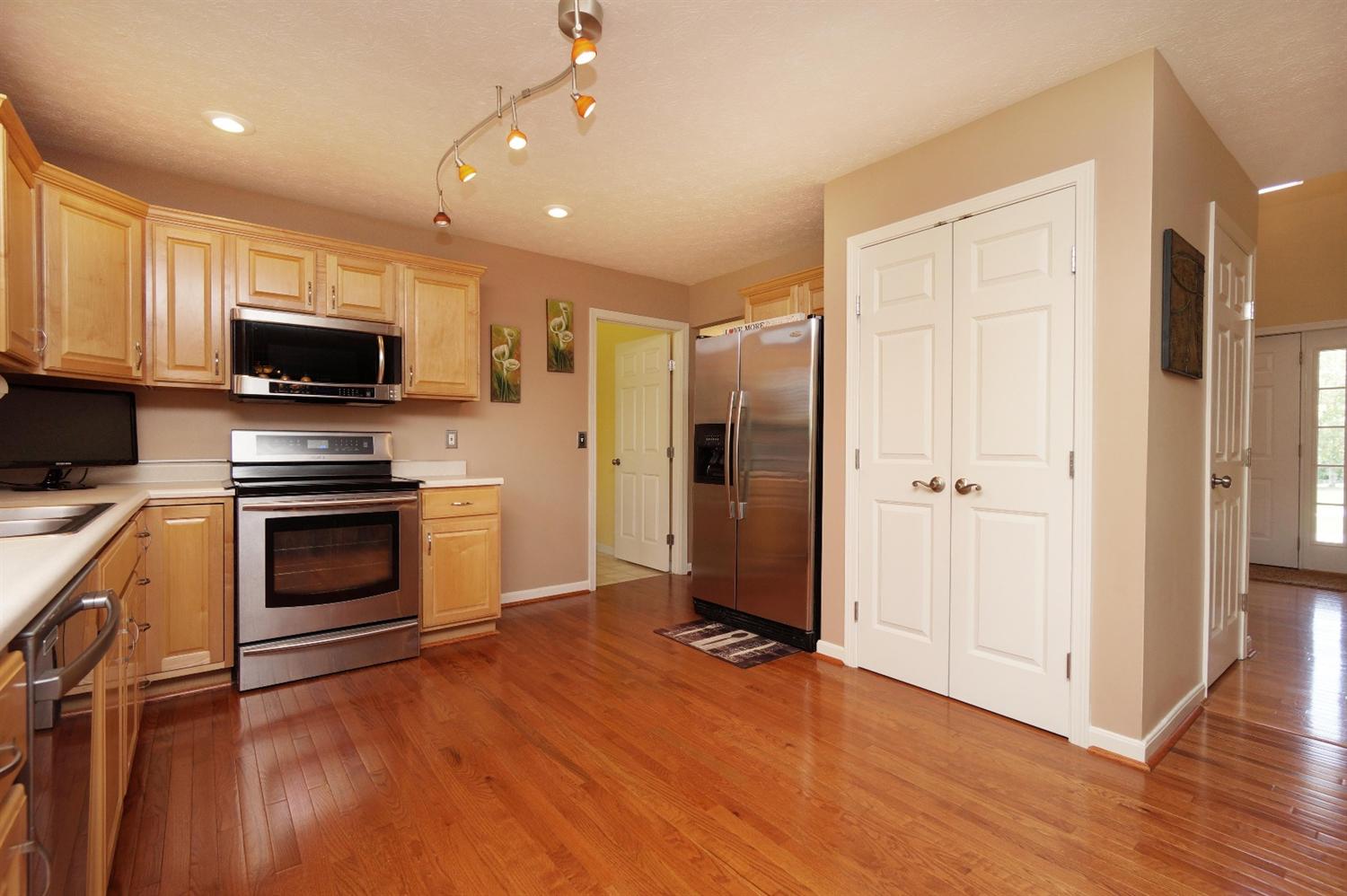 For Sale: 266 Red Cedar Ct Maineville, OH 45039