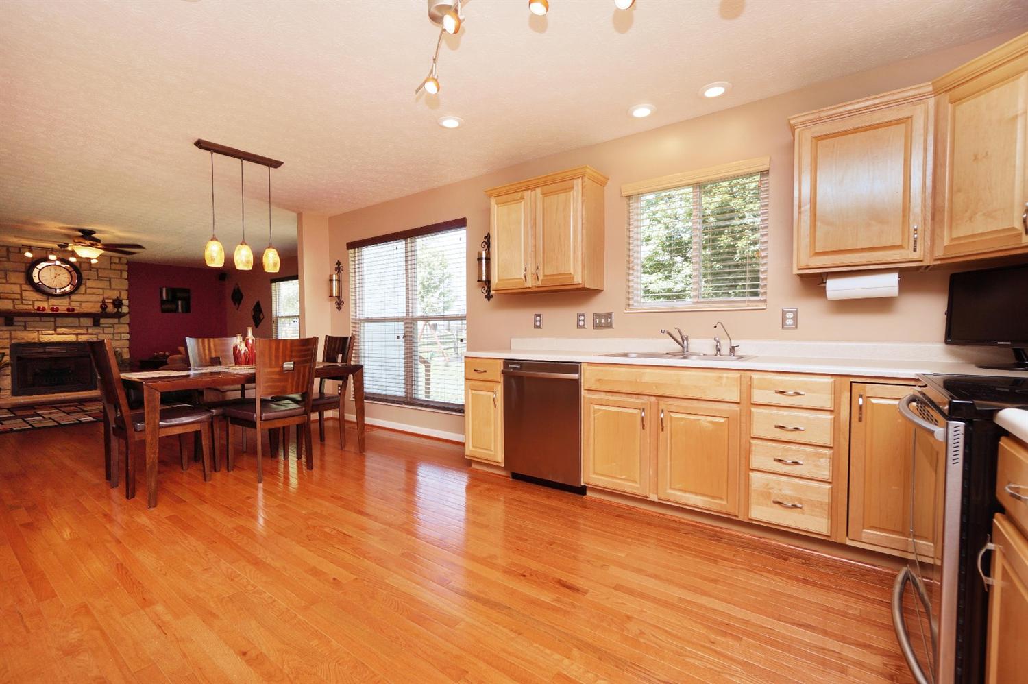 For Sale: 266 Red Cedar Ct Maineville, OH 45039