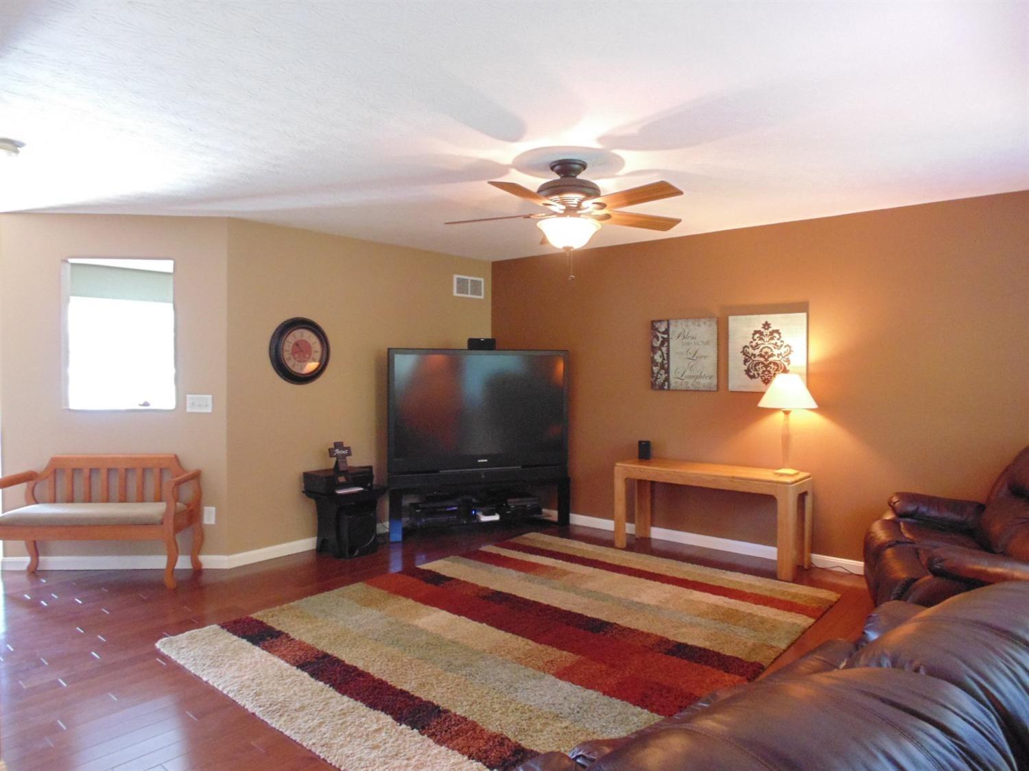 For Sale: 5975 Turning Leaf Way Maineville, OH 45039