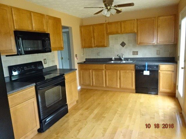 7482 Holyoke Cir