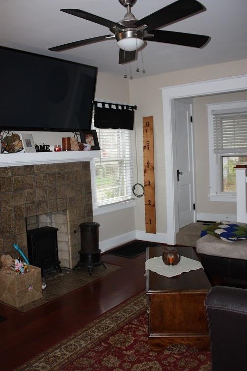 2402 Elmo Pl