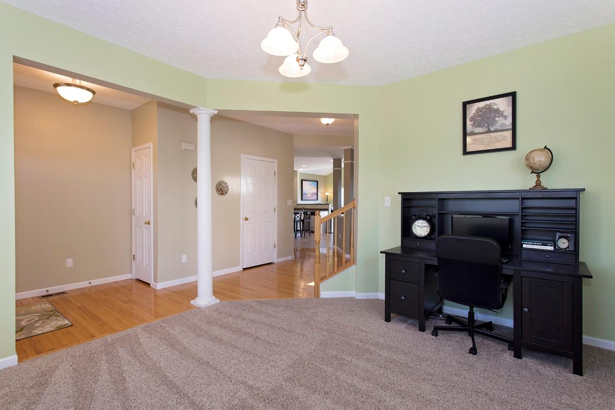 For Sale: 32 Village Ct Monroe, OH 45050