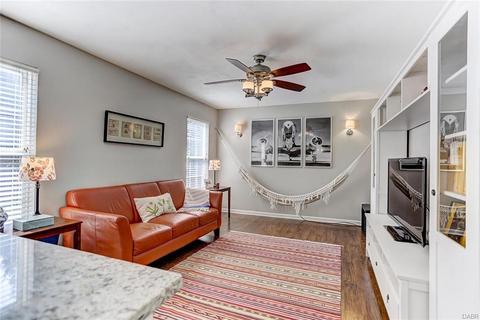 110 Woodstream Dr