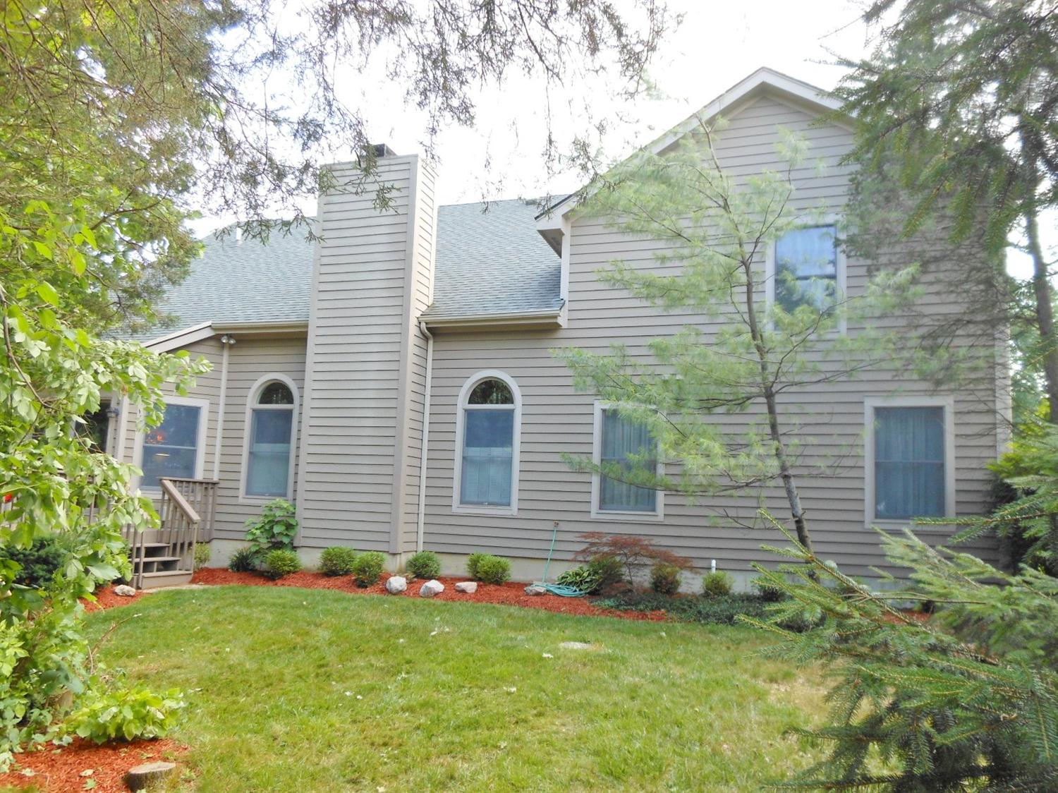 For Sale: 8626 Ridge Creek Ct Springboro, OH 45066