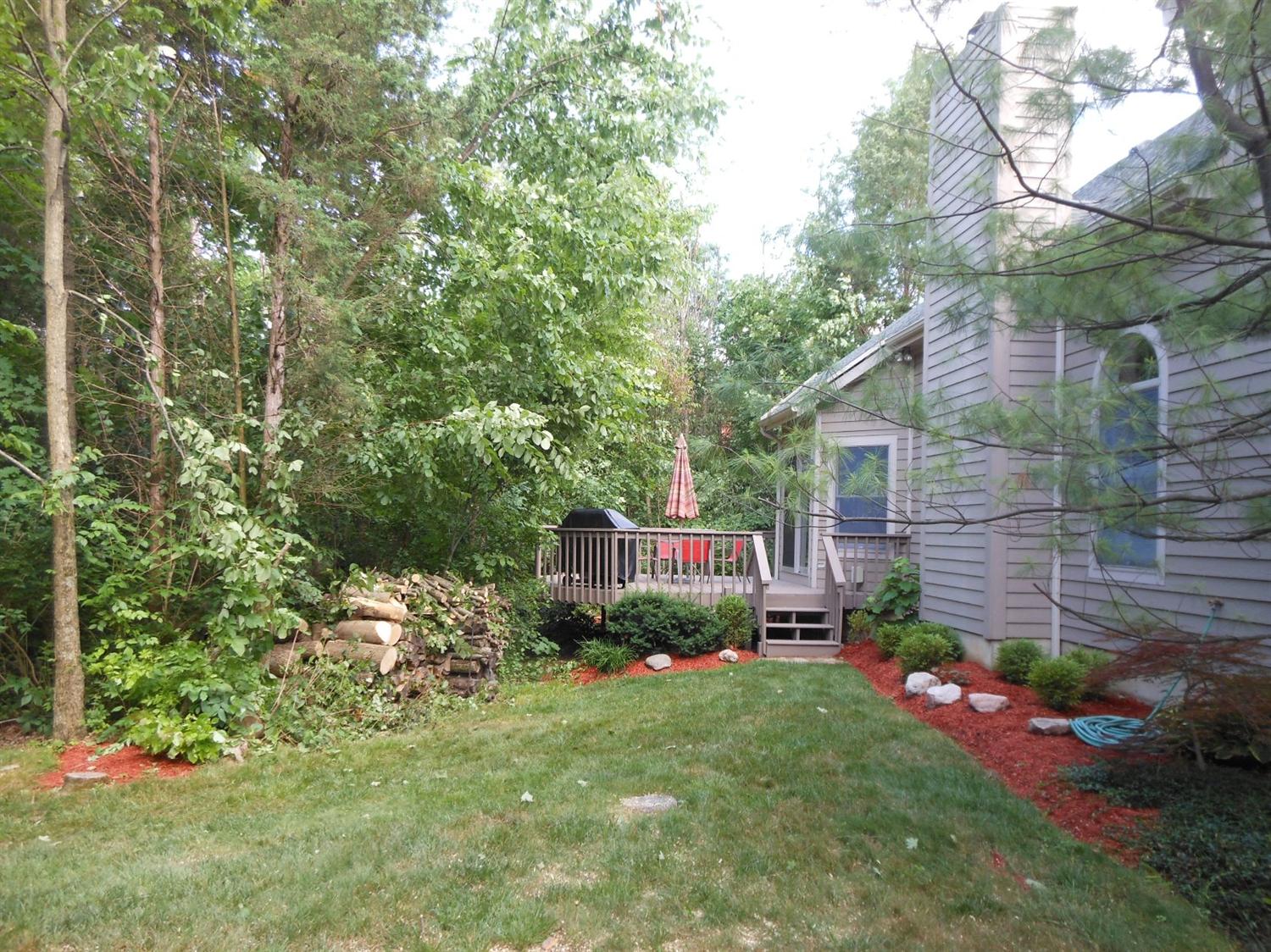For Sale: 8626 Ridge Creek Ct Springboro, OH 45066