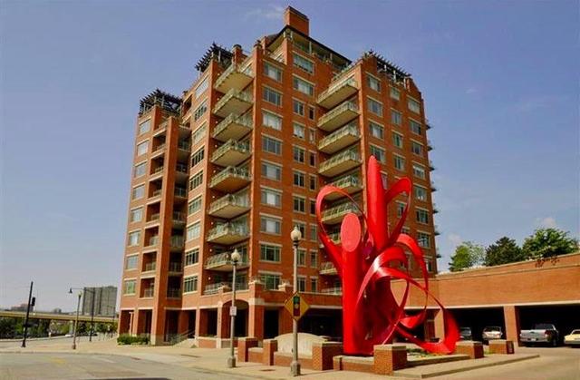 900 Adams Xing #2100