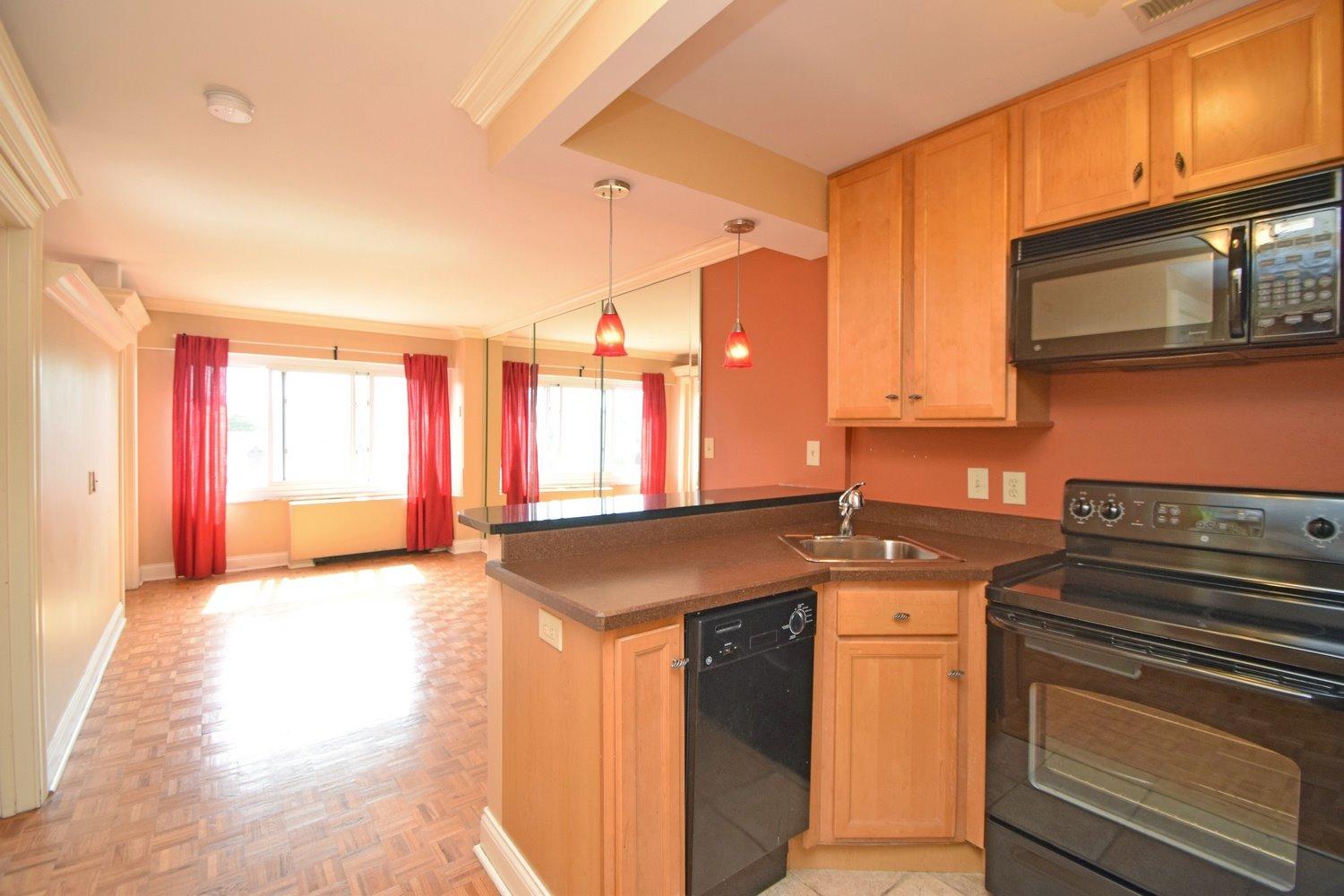 For Sale: 2200 Victory Pkwy #707 Cincinnati, OH 45206