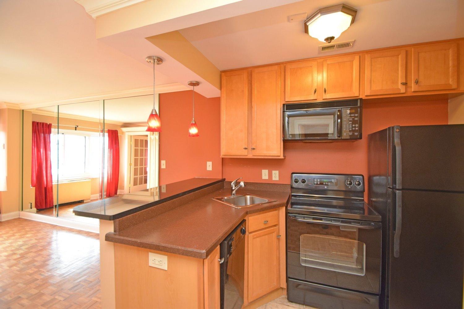 For Sale: 2200 Victory Pkwy #707 Cincinnati, OH 45206