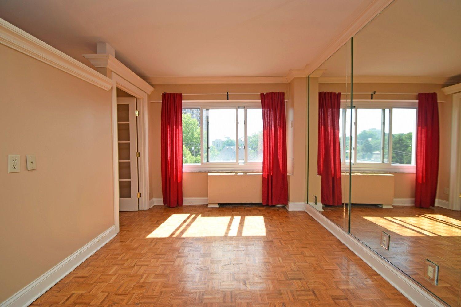 For Sale: 2200 Victory Pkwy #707 Cincinnati, OH 45206