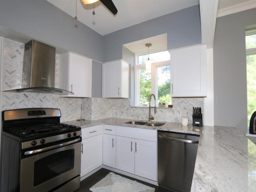 For Sale: 2380 Madison Rd #E1A Cincinnati, OH 45208