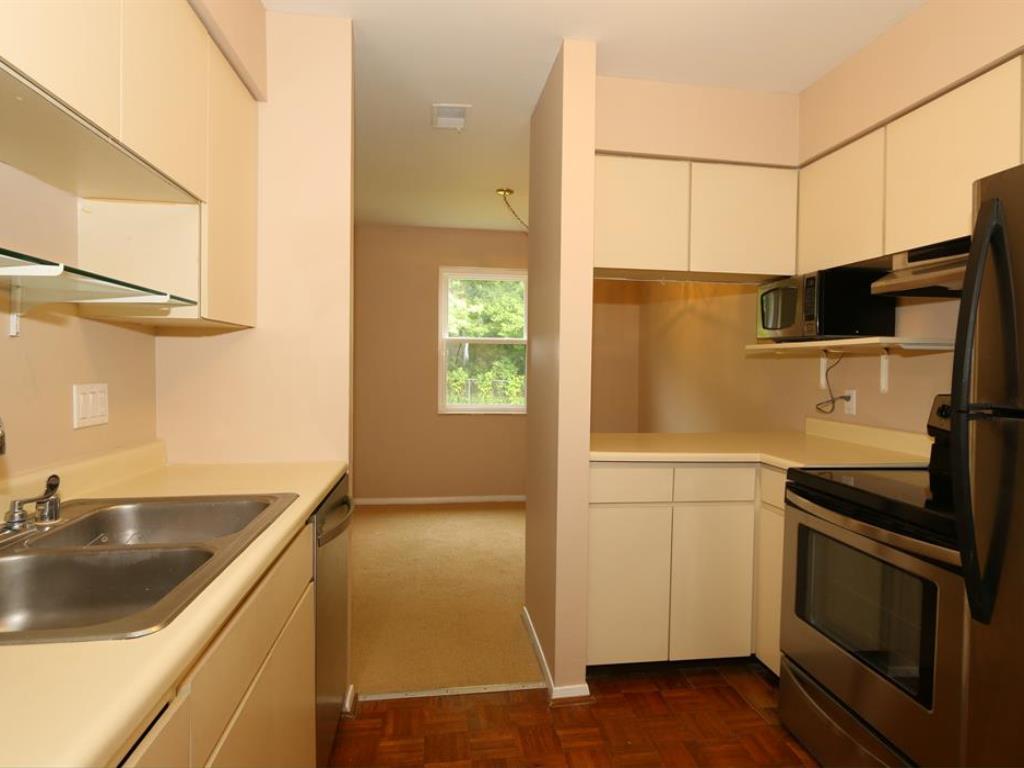 For Sale: 4326 Villa Dr #6 Cincinnati, OH 45208