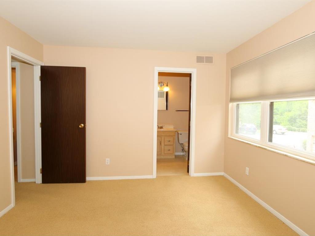 For Sale: 4326 Villa Dr #6 Cincinnati, OH 45208