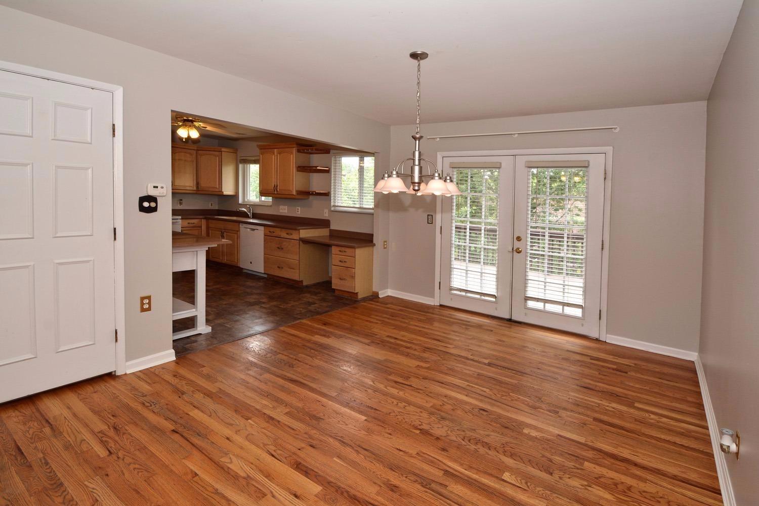 For Sale: 4355 Airycrest Ln Cincinnati, OH 45211