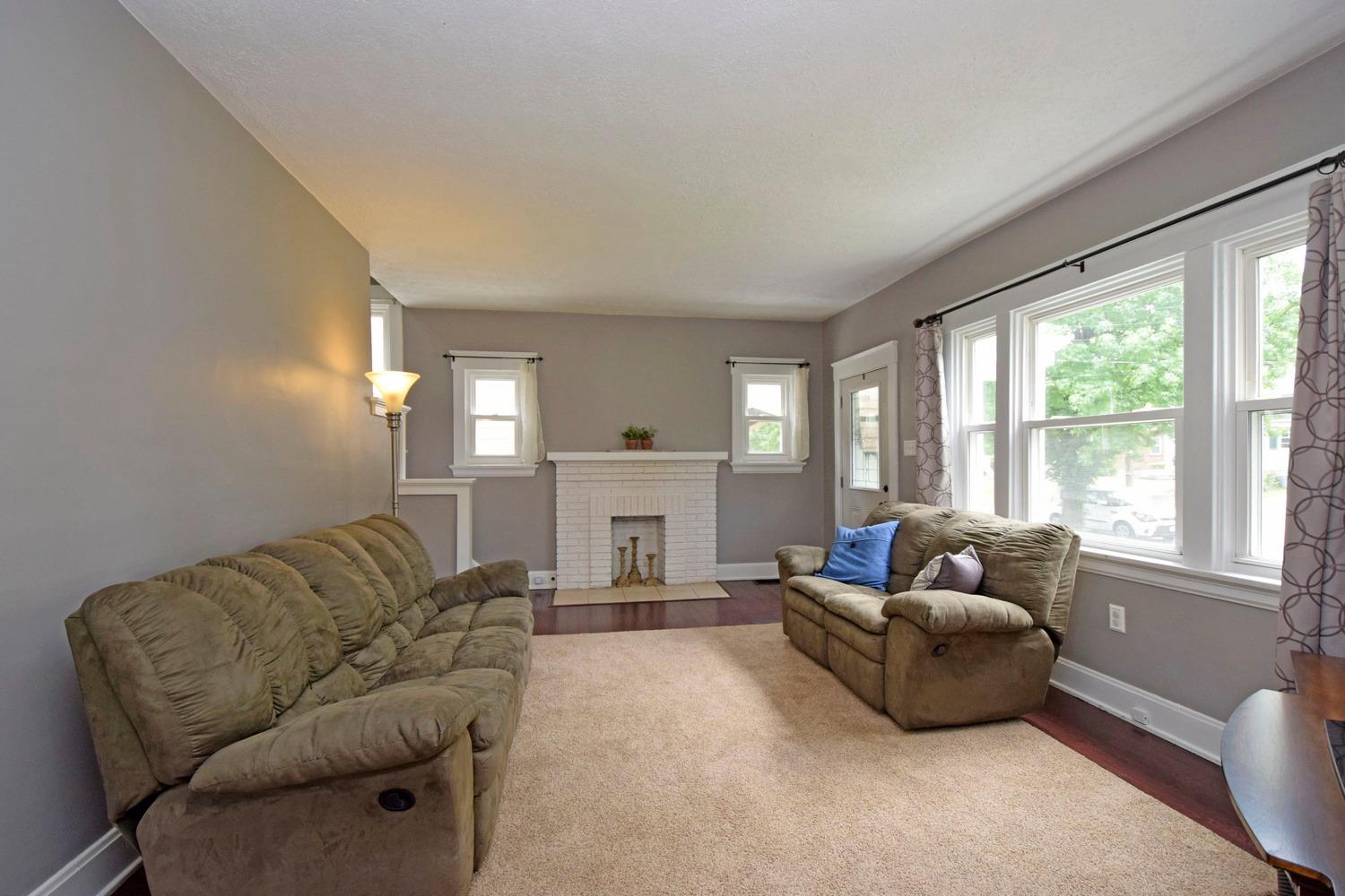 For Sale: 6422 Welton St Cincinnati, OH 45213