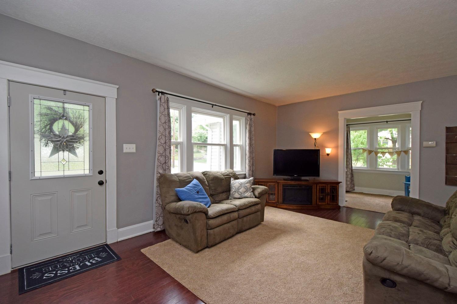 For Sale: 6422 Welton St Cincinnati, OH 45213